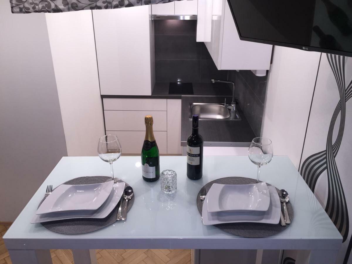 Black And White Apartamento Budapest